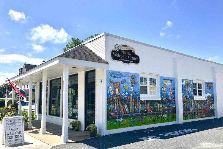 berlin welcome center mural