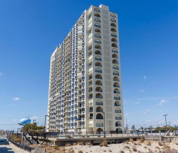 9400 Condos Century 21 New Horizon