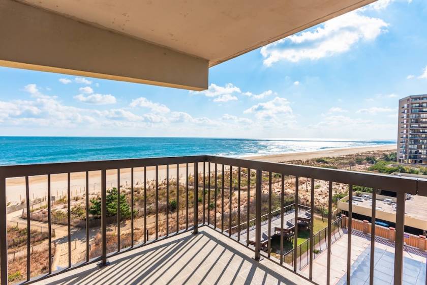 balcony view of ocean at an ocean city maryland vacation rental
